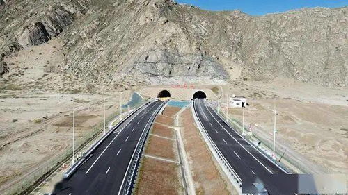 拉萨至日喀则机场段高速公路新改建工程 拉萨段正式通车试运行